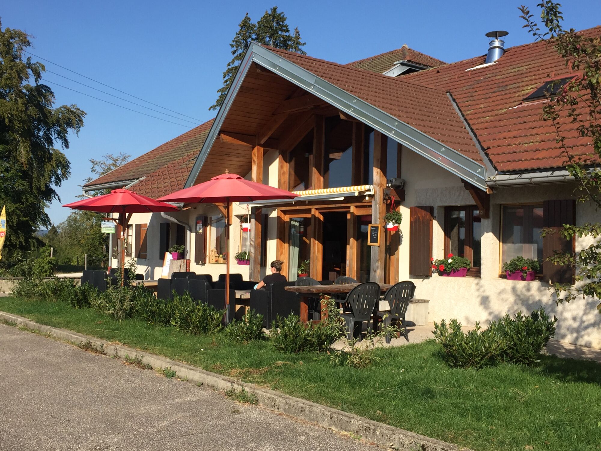 CHALET 1 | Domaine du Bugnon Restaurant et camping en chambres de séjour dans le Haut-Jura près de Champagnole Divonne-les-Bains 1